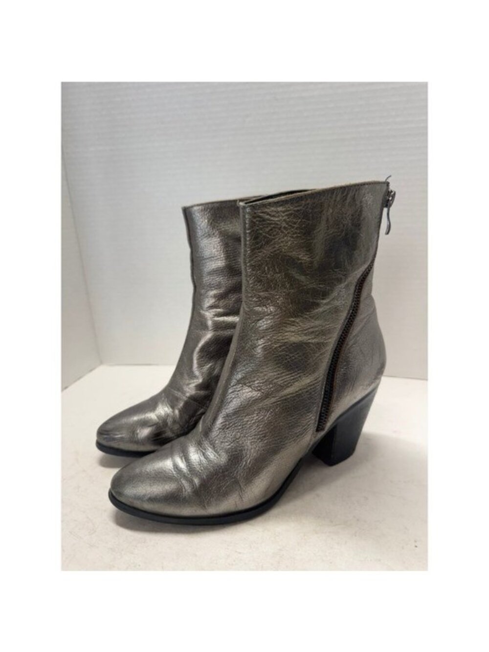 Everybody by B.Z. Moda Metallic Silver Leather Ankle Boots Size 38.5 8.5